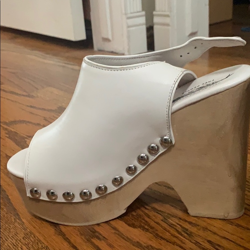 Jeffrey Campbell x Free People sandals! - Picture 3 of 5